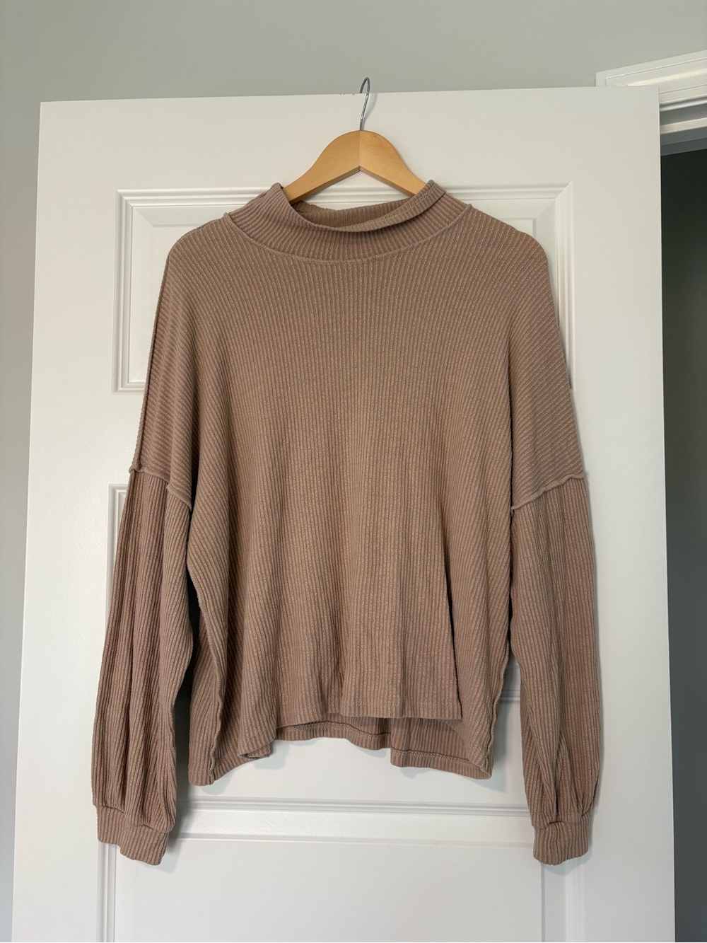 Entro Ribbed Mock Neck Sweater in Taupe Lagen Look Lounge Wear Casual Beach Wear